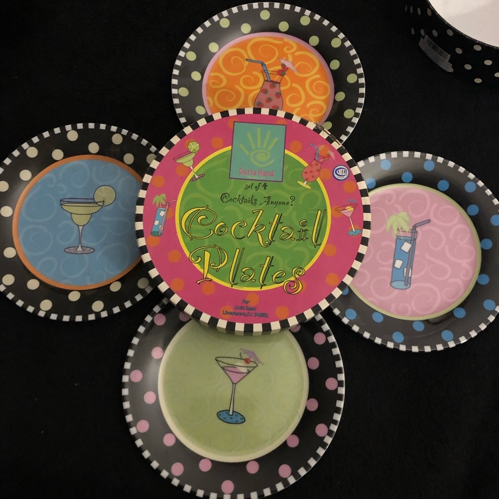 Decorative cocktail plates.
